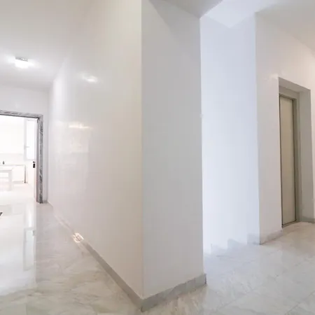 Dimora Del Corso - Private Garage Parking - Centre - Ascensore - Wi Fi Apartament LʼAquila