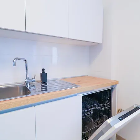 Dimora Del Corso - Private Garage Parking - Centre - Ascensore - Wi Fi Apartment L'Aquila