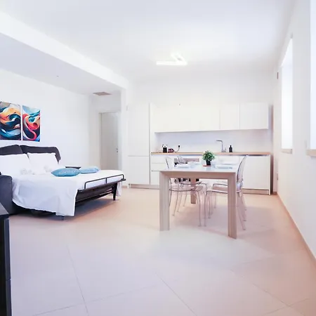 Dimora Del Corso - Private Garage Parking - Centre - Ascensore - Wi Fi Apartament LʼAquila