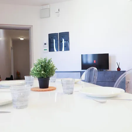Dimora Del Corso - Private Garage Parking - Centre - Ascensore - Wi Fi Apartment L'Aquila